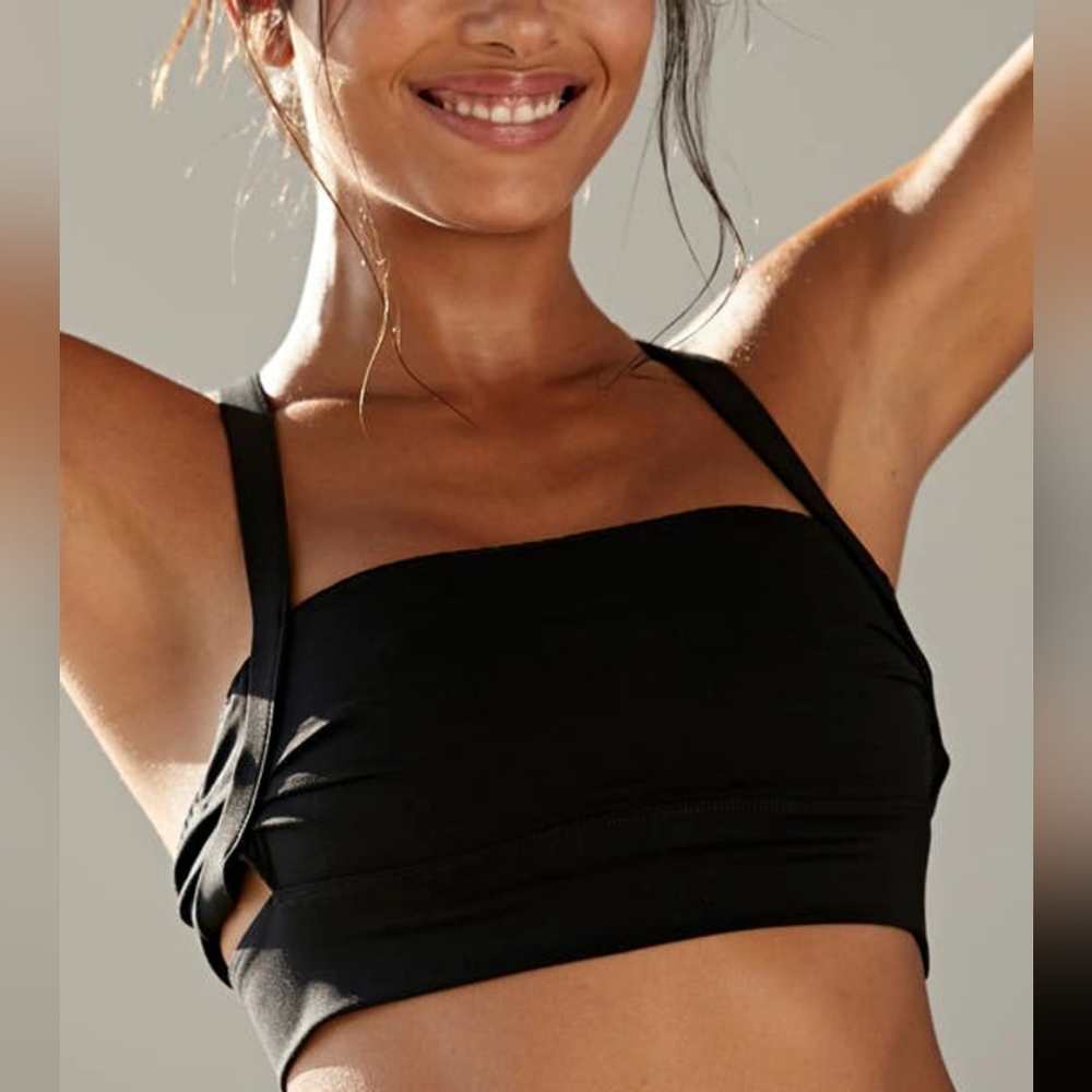 FP Movement Free People - Wave Rider Cut Out Square Neck Sports Bra | Black: Med - Picture 3 of 9